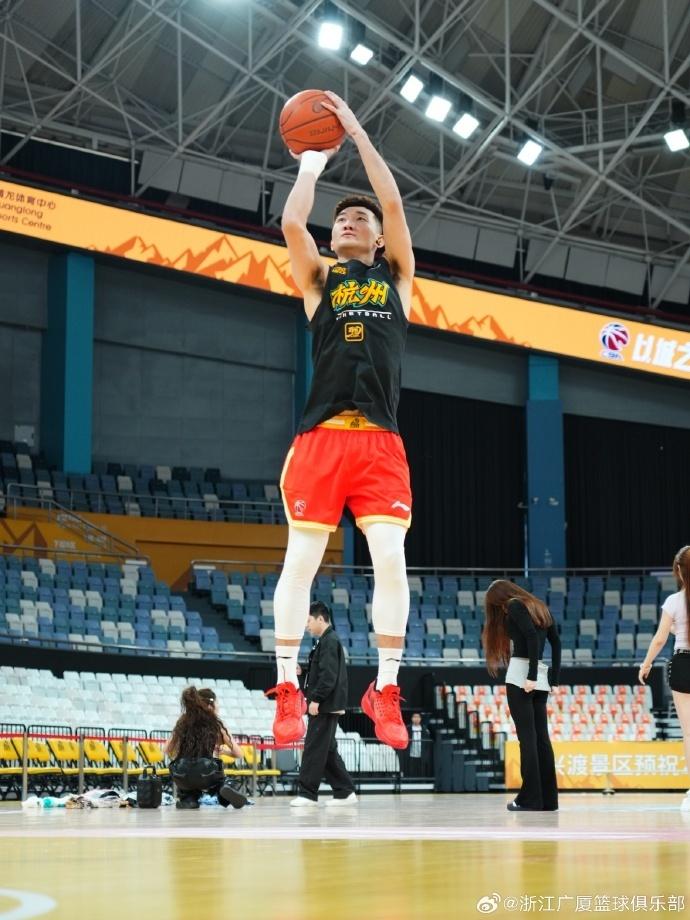 雷火电竞主播-爵士轻取山西队，孙铭徽状态火热