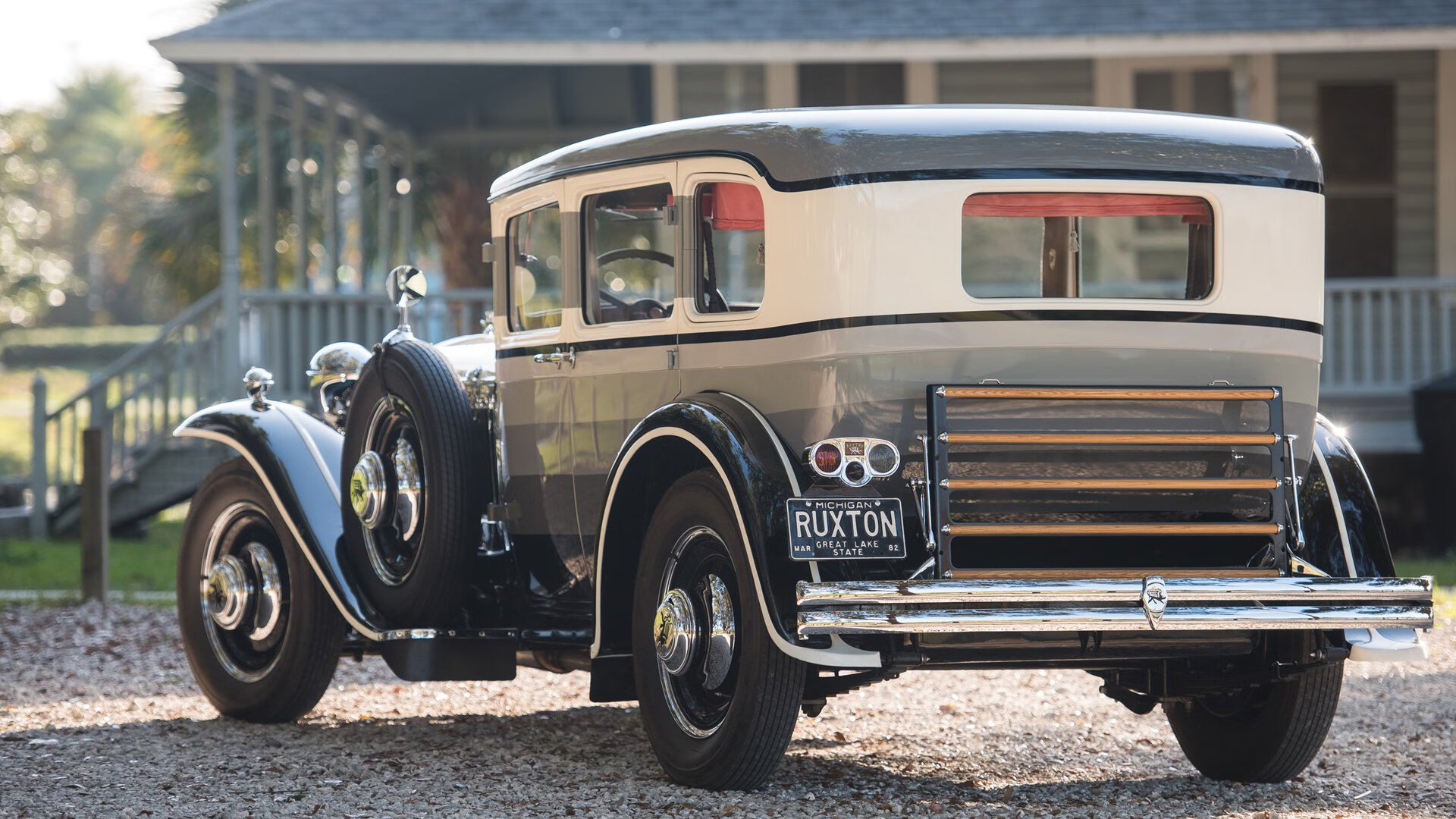 雷火电竞网站-当个体神话遭遇集体意志，论唯一性的两种终极形态